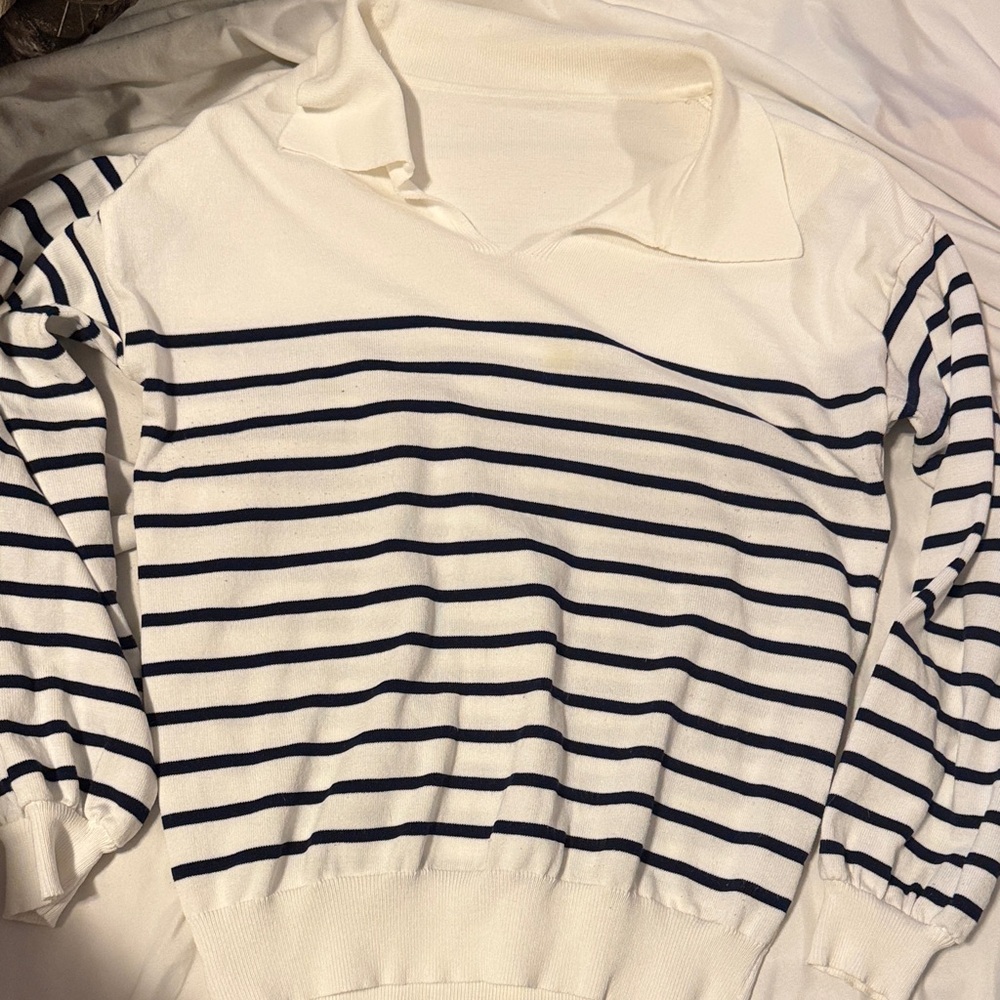 Striped White and Navy Sweater - Pullover